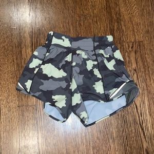 Lululemon size 0, 4 inch Camouflage Hotta Hot Shorts! NEVER WORN